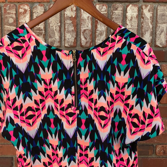 Geometric Blouse - Picture 2 of 3